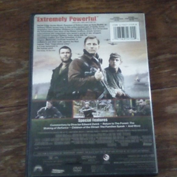 Defiance DVD - Picture 2 of 5